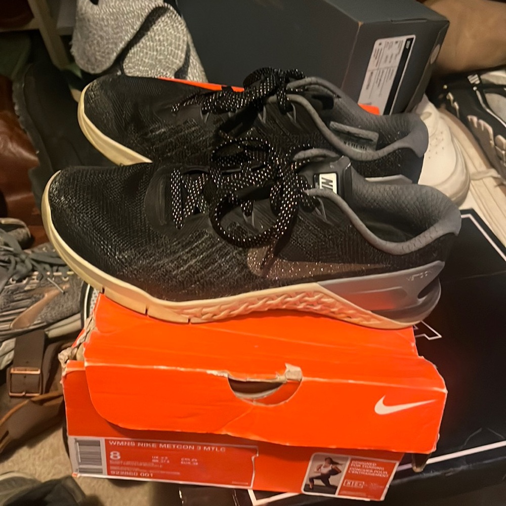 Nike women’s size 8 METCON 3 MTLC with box